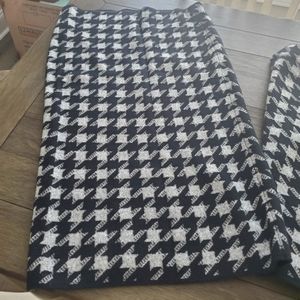 Ann Taylor Houndstooth Skirt in XL